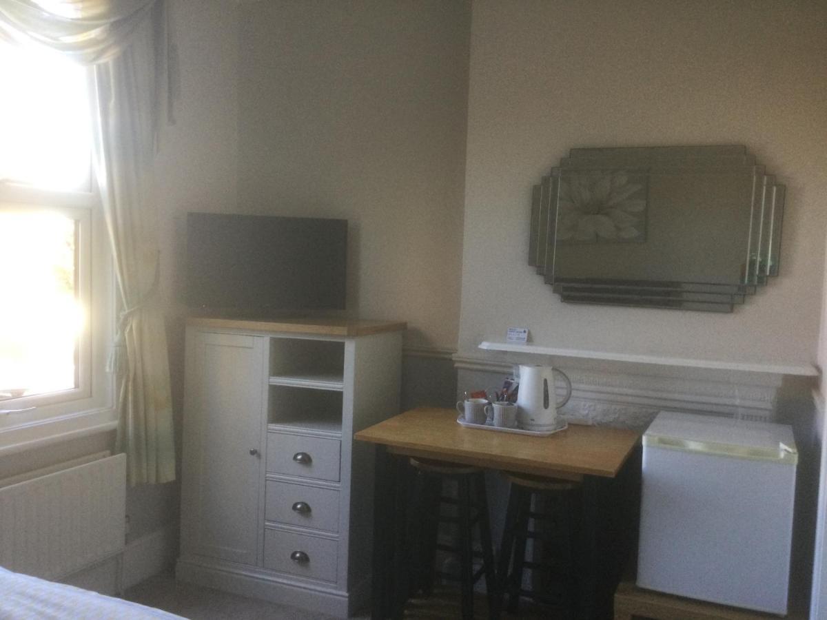 Netley Guest House Farnborough  Zewnętrze zdjęcie