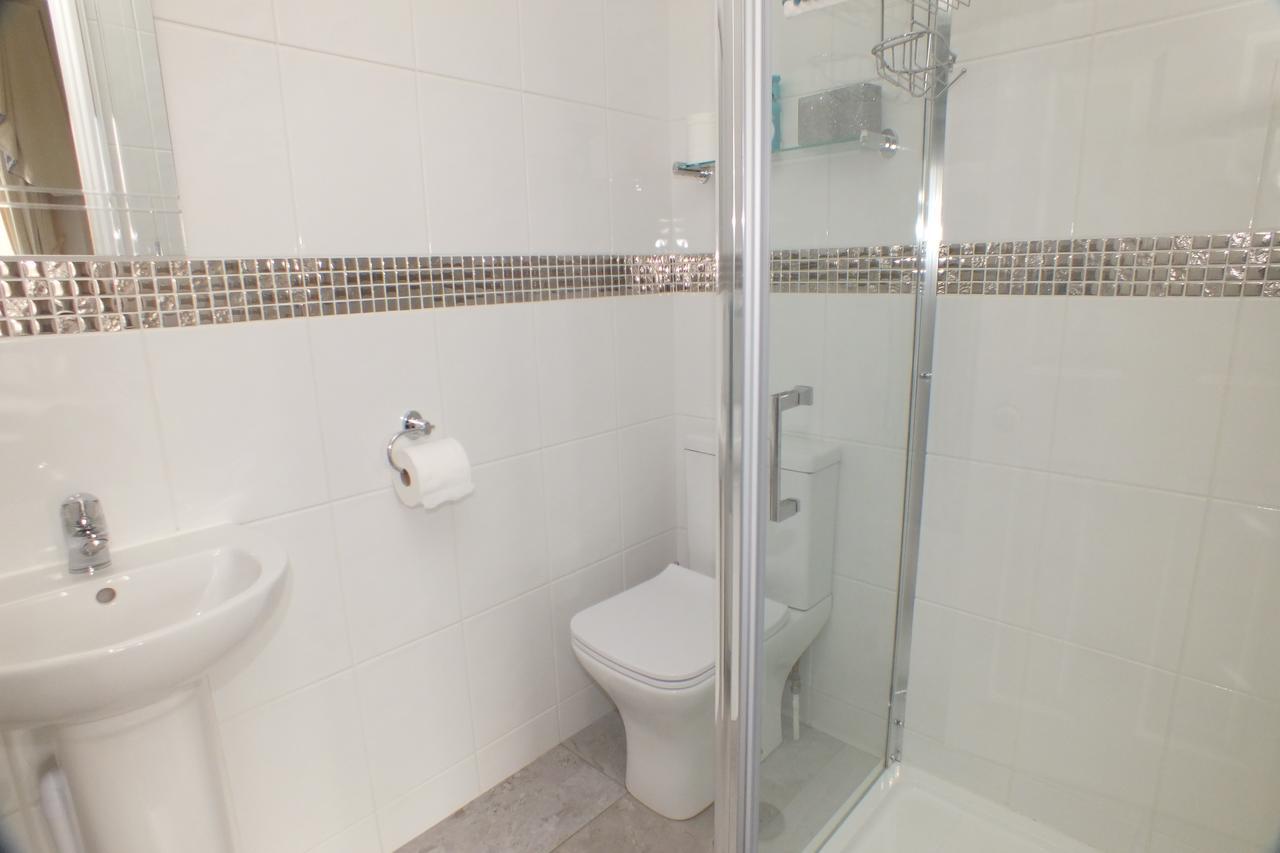 Netley Guest House Farnborough  Zewnętrze zdjęcie
