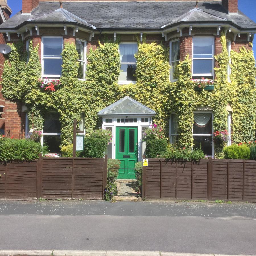 Netley Guest House Farnborough  Zewnętrze zdjęcie