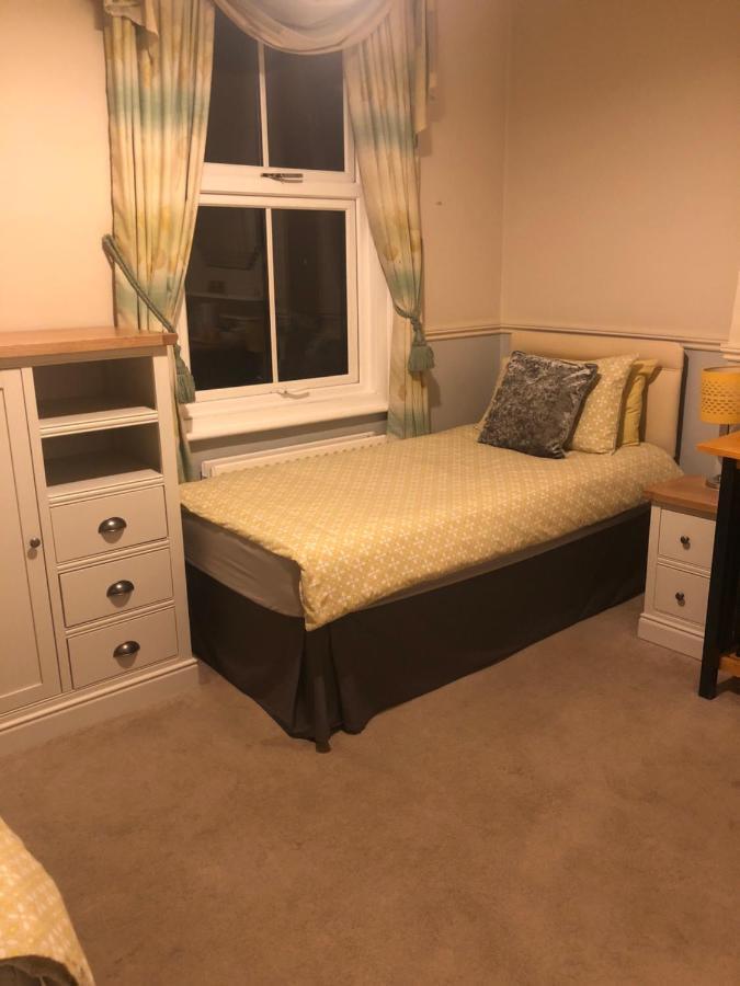 Netley Guest House Farnborough  Zewnętrze zdjęcie